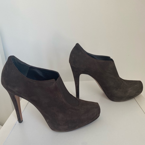BCBGENERATION Dark Brown Suede Platform Booties - Picture 4 of 7